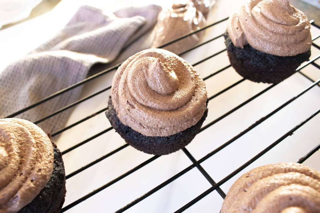 Keto Chocolate Cupcakes w/ Keto Buttercream Frosting (GF, DF Option, RSF, Paleo, Keto)
